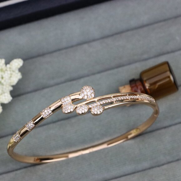 Rose Gold Bangle with Elegant Leaf-Inspired Cubic Zirconia Design, XPBL0554 - Picture 10 of 12